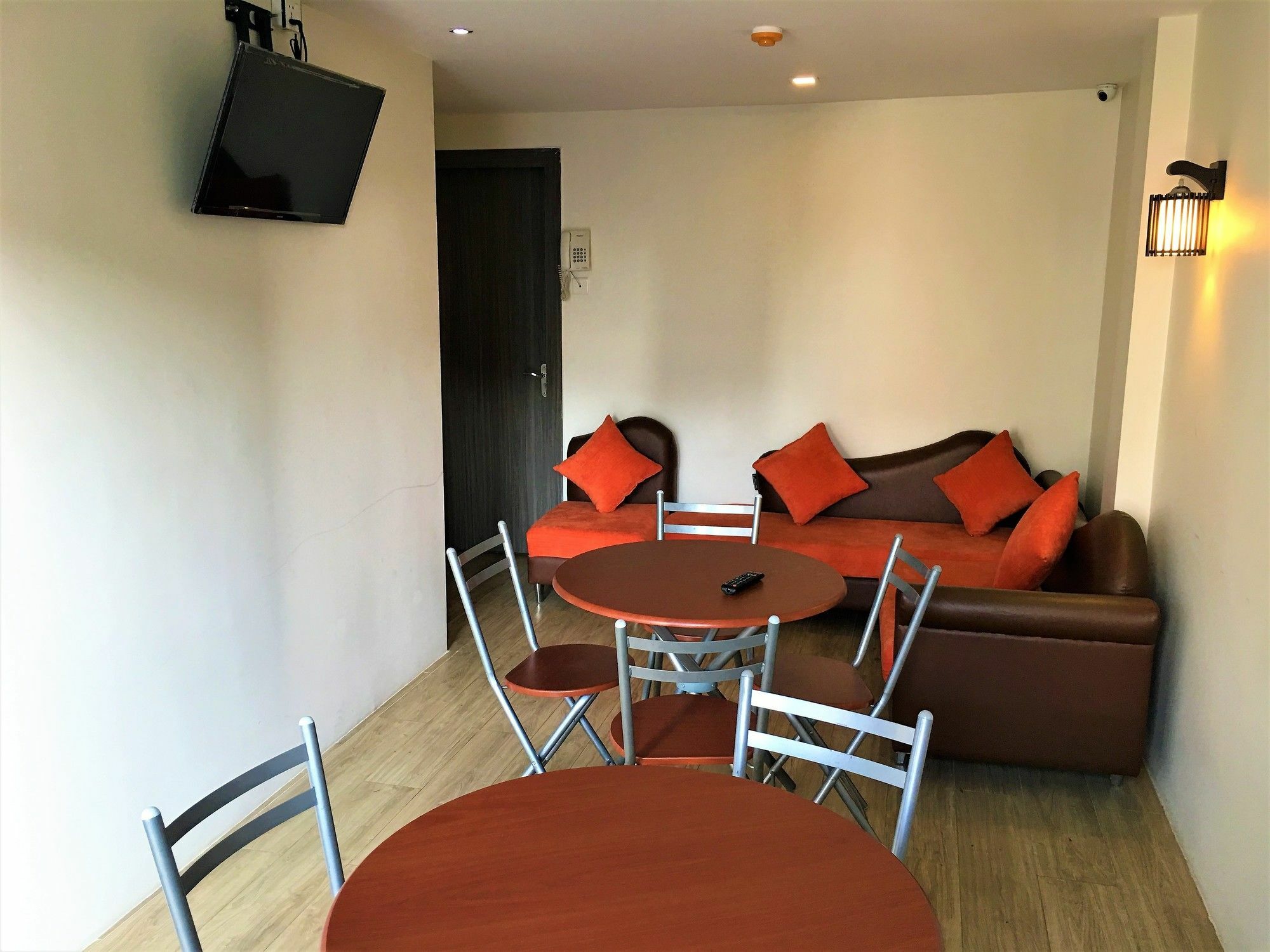 The Vibe Inn Yangon Exterior photo